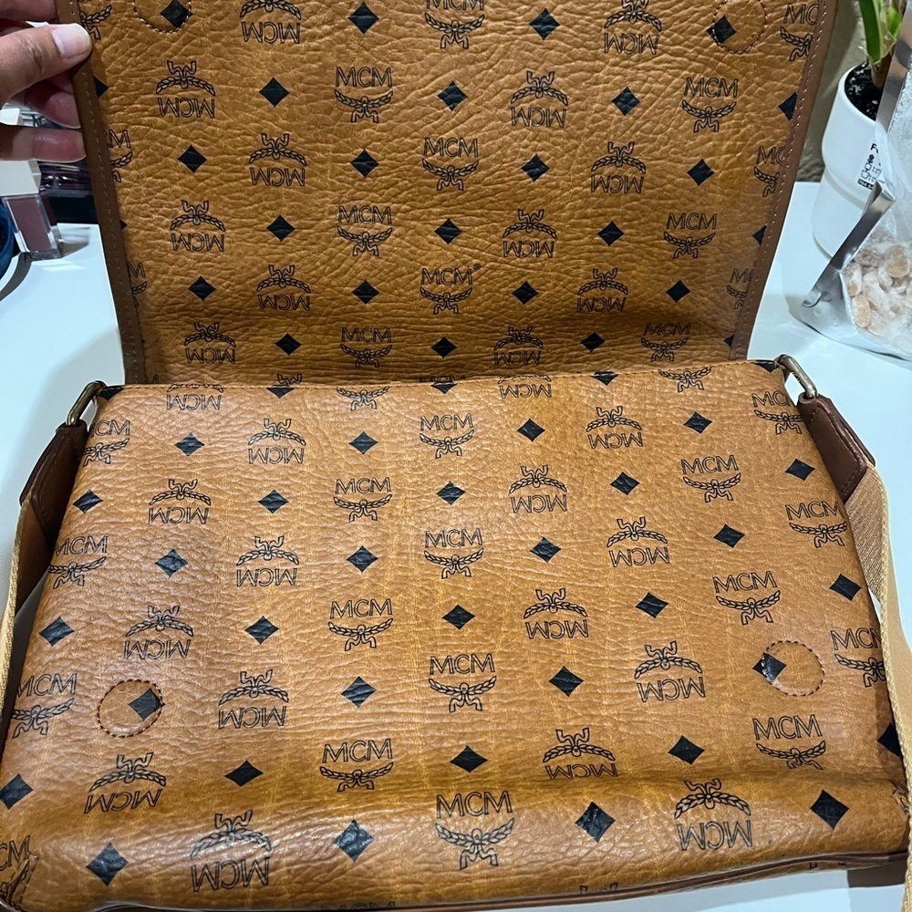 MCM COGNAC VISETOS MESSENGER BAG - Picture 14 of 16